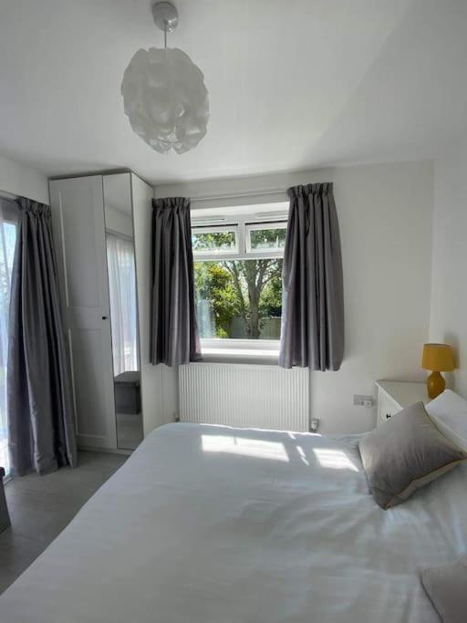 Dingley Dell - Superb Location For Truro In Private Accommodation Perranwell 외부 사진